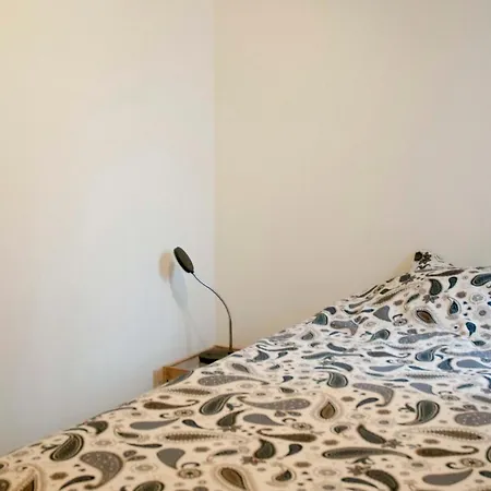 Bright 32 M With Wi-Fi Apartment *